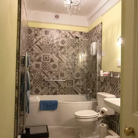 Penrose Bed & Breakfast 4*